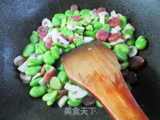 蘑菇香肠炒蚕豆的做法步骤：7