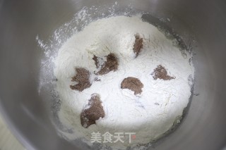 黑全麦老面吐司的做法步骤：2