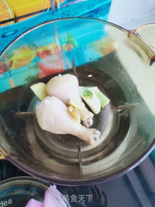 老干妈拌鸡腿的做法步骤：3