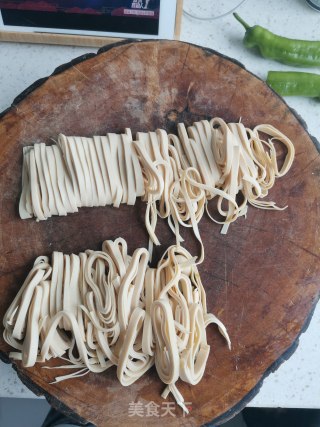 豆腐皮炒金针菇的做法步骤：4