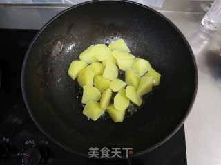 上桌秒扫光❗️椒盐土豆❗️在家吃出烧烤的感觉的做法步骤：4