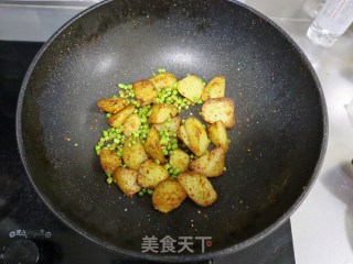 上桌秒扫光❗️椒盐土豆❗️在家吃出烧烤的感觉的做法步骤：7