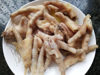 酱烧鸡爪的做法步骤：1