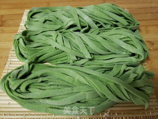 火腿肠糊涂面的做法步骤：1