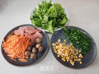 火腿肠糊涂面的做法步骤：2