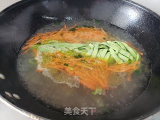 火腿肠糊涂面的做法步骤：6