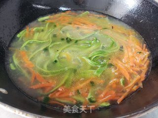 火腿肠糊涂面的做法步骤：7