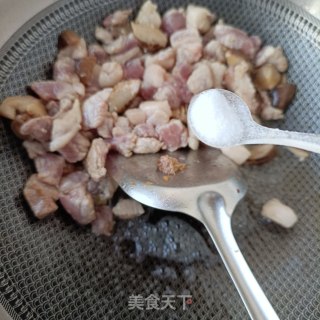 外婆菜烧肉丁的做法步骤：8