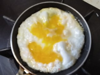 芒果鸡蛋三明治的做法步骤：1