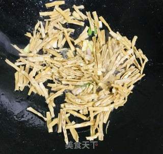 辣椒炒笋干的做法步骤：5