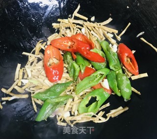 辣椒炒笋干的做法步骤：6