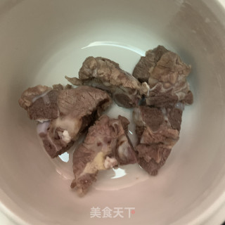菌菇炖龙骨的做法步骤：3