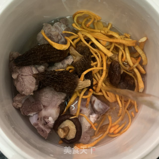 菌菇炖龙骨的做法步骤：5