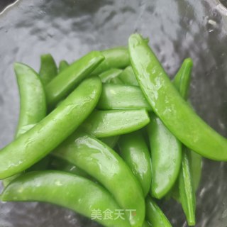 麻辣肠炒甜豆的做法步骤：3