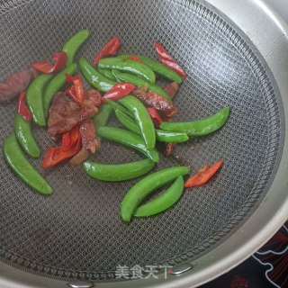 麻辣肠炒甜豆的做法步骤：9