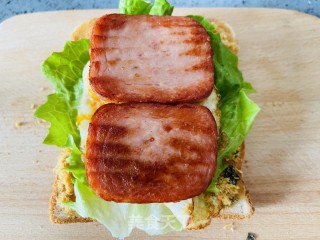 简单搞定早餐，午餐肉三明治的做法步骤：6