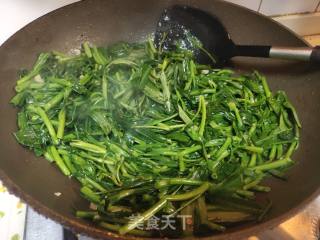 蒜香空心菜的做法步骤：3