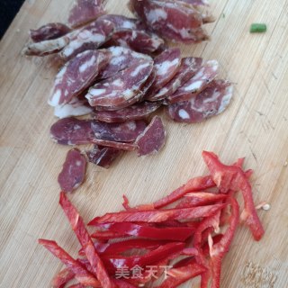 “家常小炒”腊肠炒蒜苔的做法步骤：6