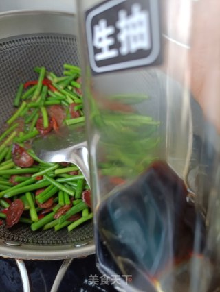 “家常小炒”腊肠炒蒜苔的做法步骤：14