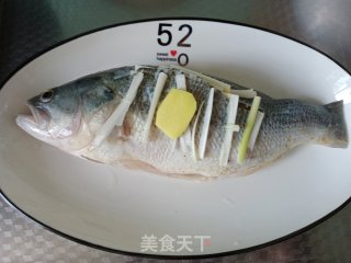 清蒸鲈鱼的做法步骤：3