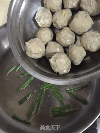 芹菜炒牛筋丸的做法步骤：4
