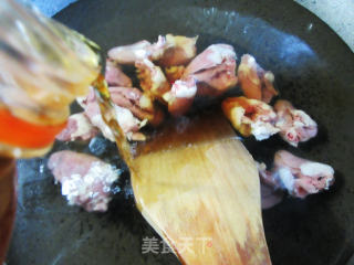 鸡心炒花菜的做法步骤：2