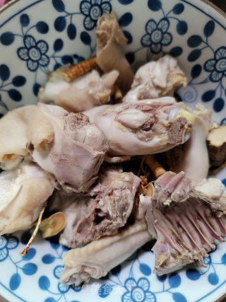 五指毛桃炖老母鸡的做法步骤：4