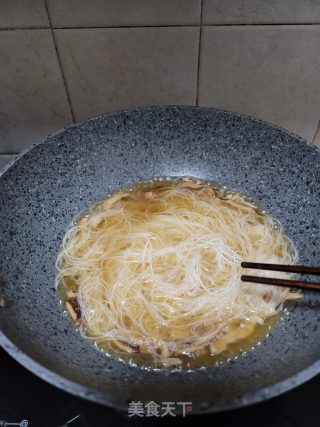 香菇肉丝煮米粉的做法步骤：8