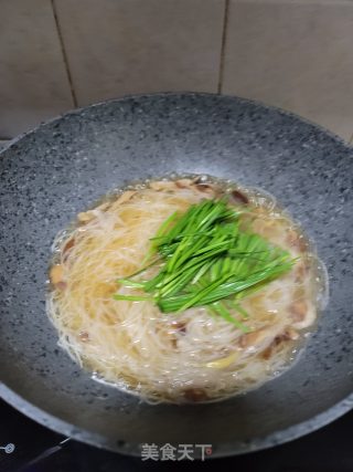 香菇肉丝煮米粉的做法步骤：9
