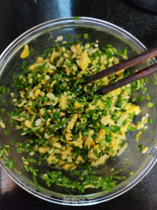 韭菜鸡蛋饼的做法步骤：7
