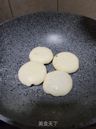 韭菜鸡蛋饼的做法步骤：13