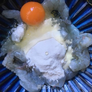 黄金虾球的做法步骤：2
