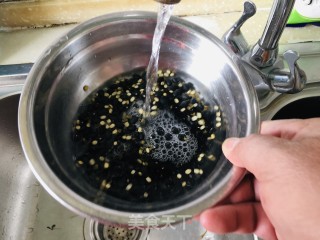 黑豆豆浆的做法步骤：2