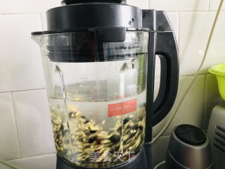 黑豆豆浆的做法步骤：4