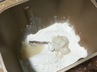 螺旋栗蓉蛋黄酥的做法步骤：1