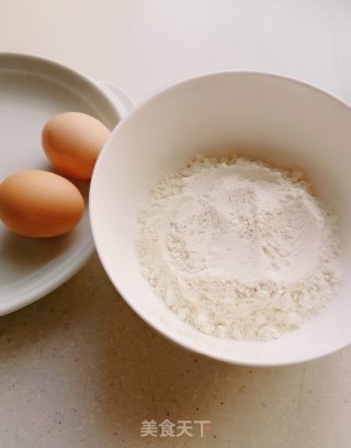 手擀鸡蛋面的做法步骤：1