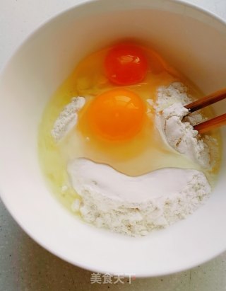 手擀鸡蛋面的做法步骤：2