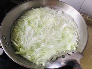 萝卜饺子馅的做法步骤：1