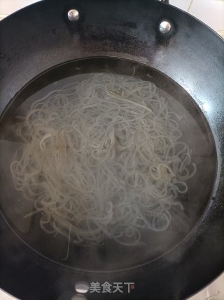 酸菜粉条猪肉包的做法步骤：3