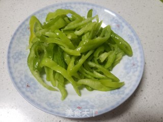 青椒鸭蛋炒米的做法步骤：2
