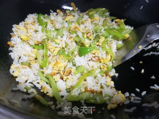 青椒鸭蛋炒米的做法步骤：6
