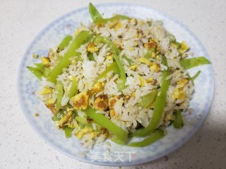 青椒鸭蛋炒米的做法步骤：7