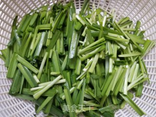 豆芽韭菜炒鸭血的做法步骤：1