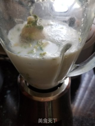 牛油果香蕉奶昔的做法步骤：4