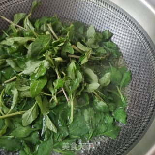 香肠拌枸杞头的做法步骤：12