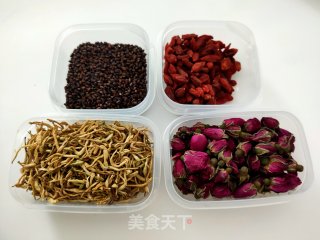 金银花决明子玫瑰茶的做法步骤：1