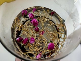 金银花决明子玫瑰茶的做法步骤：3