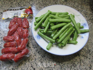 肉枣肠炒四季豆的做法步骤：1