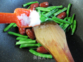 肉枣肠炒四季豆的做法步骤：7