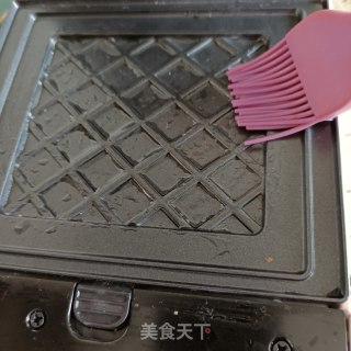香肠煎蛋三明治的做法步骤：2
